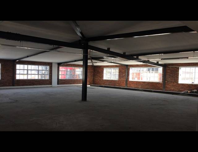 261M² OFFICE TO LET IN WOODSTOCK